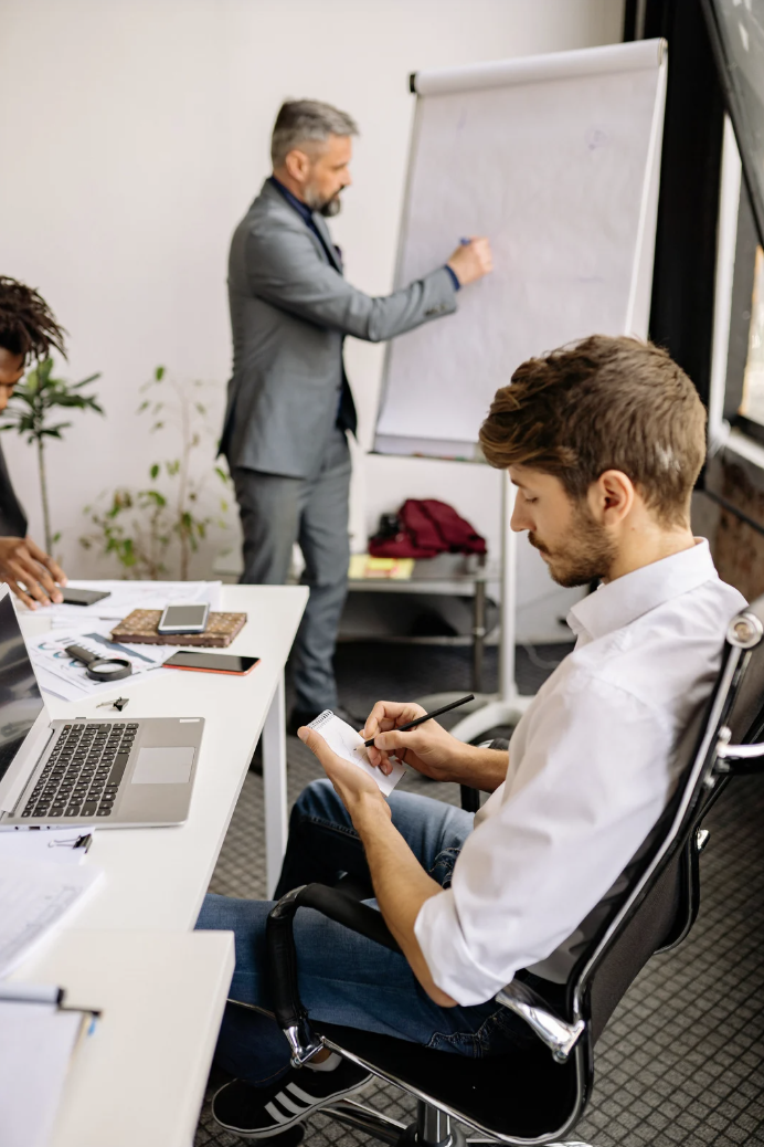 Conseiller Evoludis en rendez-vous avec un dirigeant